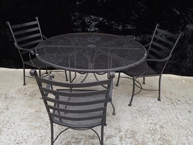 lot 8393 image: 4 Piece Outdoor Dining Set