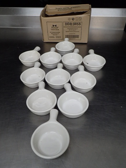 lot 8411 image: Tuxton Handled Bowls