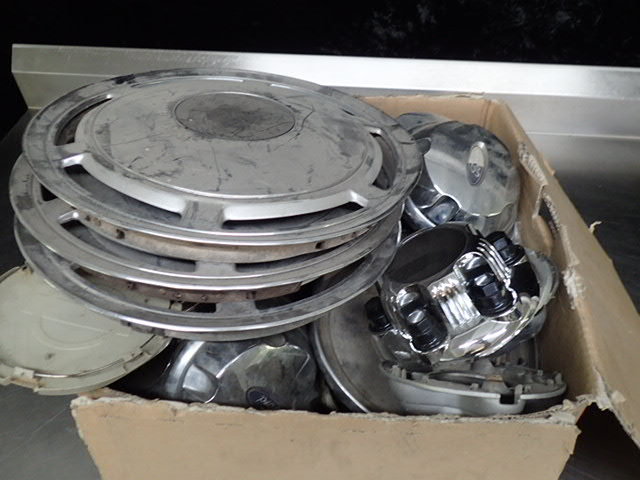 lot 8418 image: Large Lot of Hub Caps