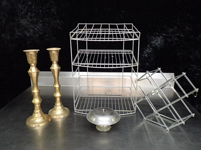 lot 8419 image: Misc Lot of Decorative Items