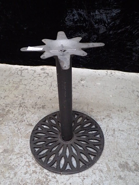 lot 9009 image: Cast Iron Decorative Table Base