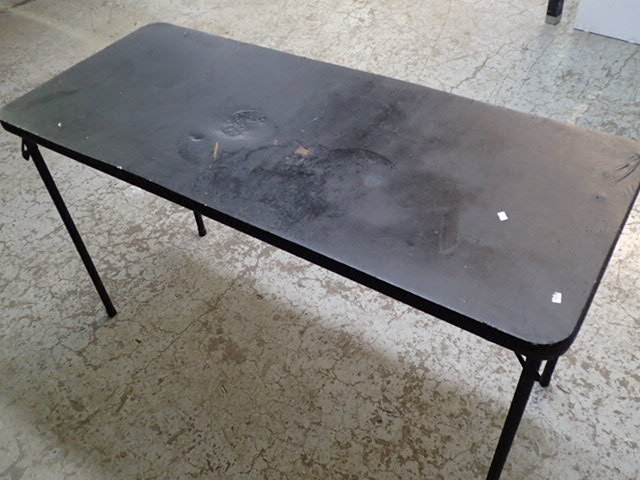 lot 9013 image: Table with Folding Legs