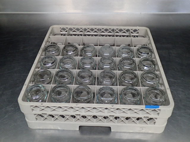 lot 9020 image: (24) Water Glasses with Glass Dishwashing Rack