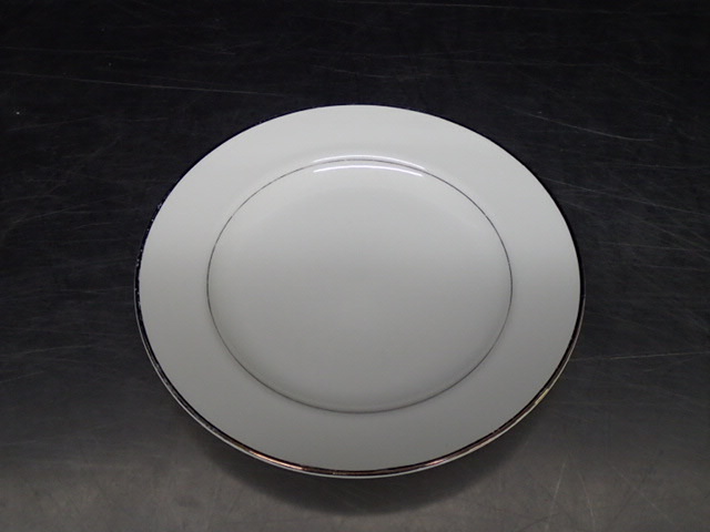 lot 9028 image: Lot of 10 Dinner Plates