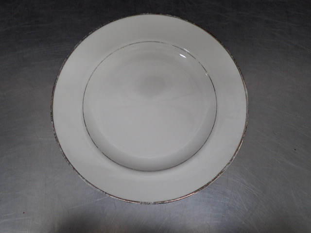 lot 9032 image: 10 Dinner Plates