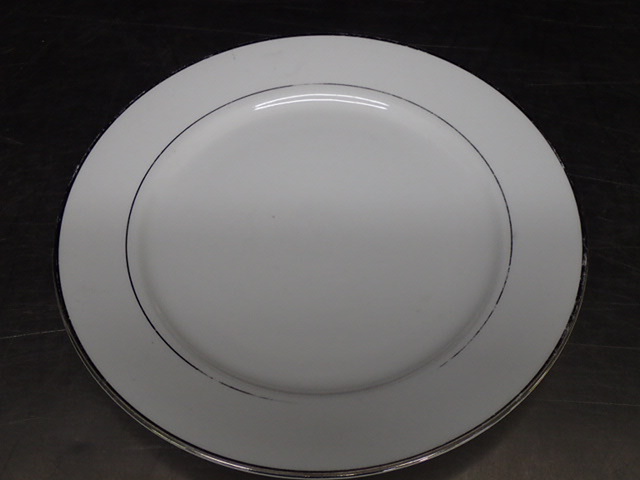 lot 9038 image: 10.5 Dinner Plates