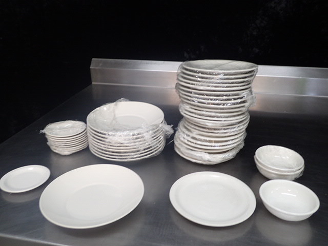 lot 9054 image: Large Lot of Plates and Bowls
