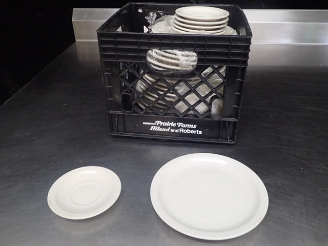 lot 9056 image: 9in Plates and 5.5in Plates