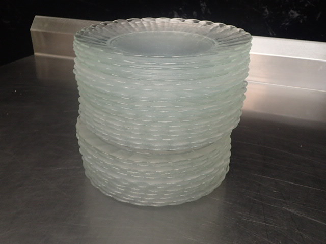 lot 9059 image: (25)10.5in Clear Glass Plates