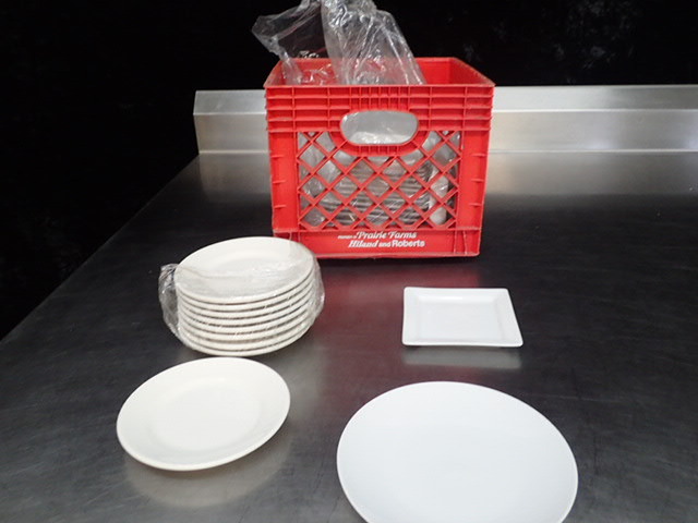 lot 9065 image: Large Lot of Misc Plates