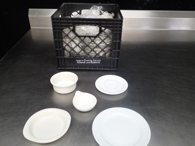 lot 9072 image: Lot of Misc Plates and Bowls