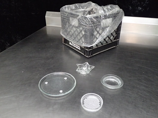 lot 9085 image: Large lot of Misc Decorative Glassware