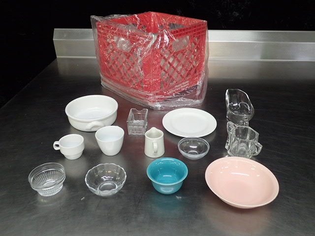 lot 9086 image: Large Lot of Misc Glassware