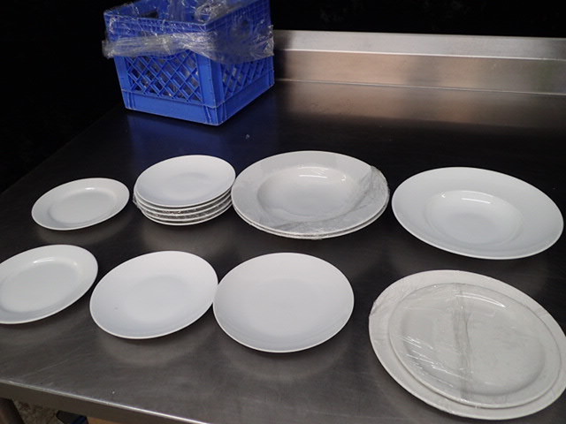 lot 9087 image: Large Lot of Misc Plates