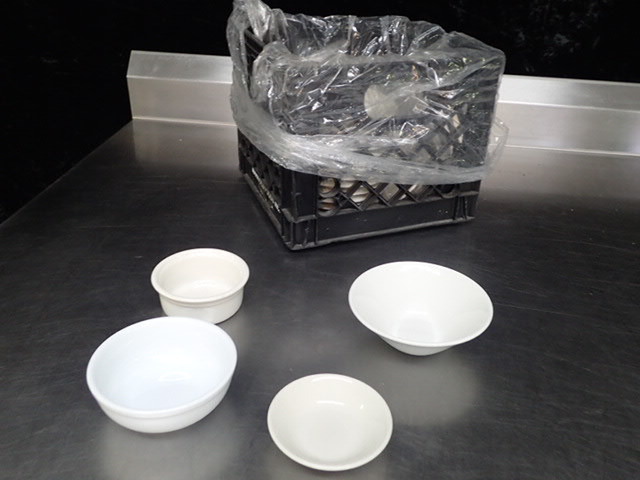 lot 9094 image: Large Lot of Plates and Bowls