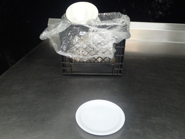 lot 9095 image: Large Lot of 7.5in Plates