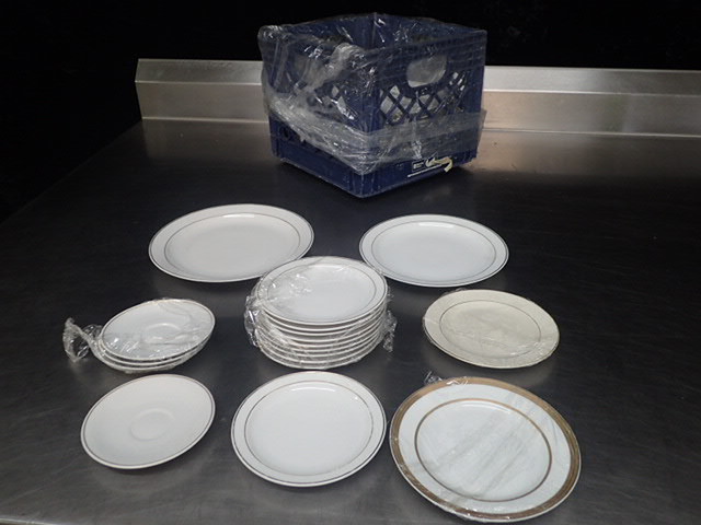 lot 9097 image: Large Lot of Misc Plates