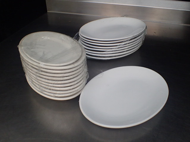 lot 9099 image: Large Lot of Dinner and Appetizer Platters