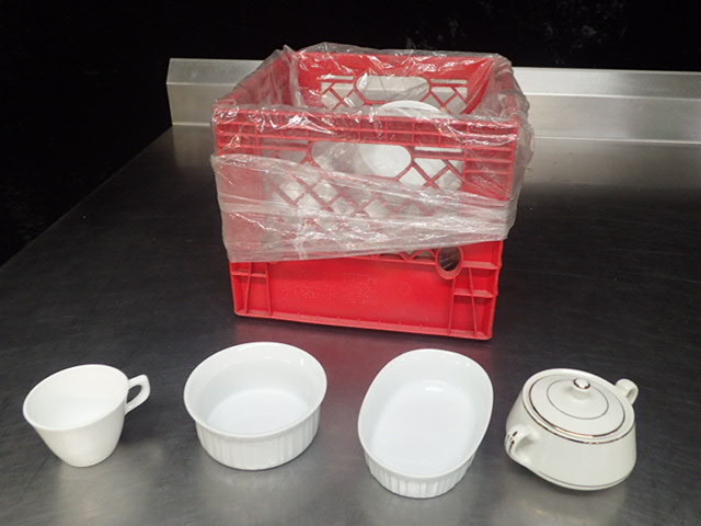 lot 9102 image: Large Lot of Misc Glassware