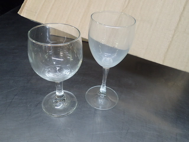 lot 9109 image: Lot of 20 Wine Glasses