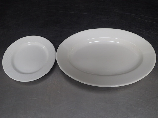 lot 9121 image: Box of Small, Appetizer and Other Plates