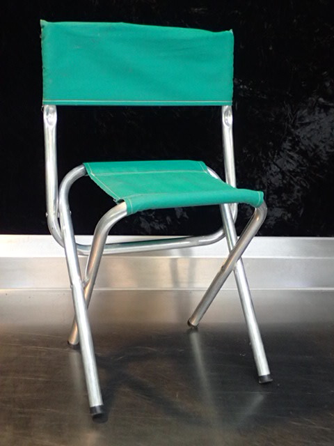 lot 9172 image: Convenient Fold-Out Chair