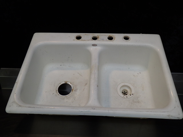 lot 9182 image: Thermo Cast Two Bay Drop in Sink