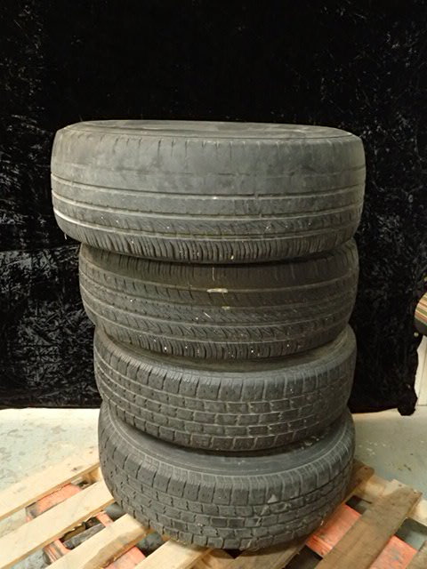 lot 9195 image: Set of Tires and Wheels