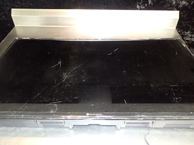 lot 9199 image: Element EMEFW581 58 Flat Screen with Cracked Screen