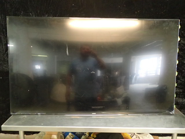 lot 9204 image: Samsung UN65H6300AF 65 Flat Screen with Cracked Screen
