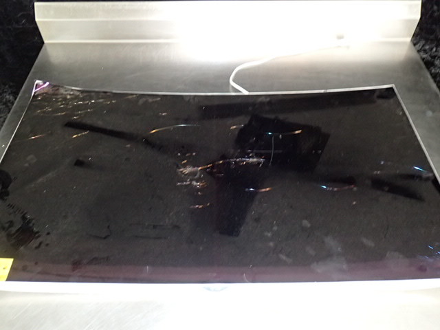 lot 9210 image: LG 55EG9100 55 Flat Screen with Cracked Screen