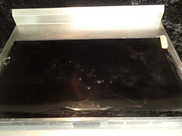 lot 9220 image: Samsung UN60JS70000F 60 Flat Screen with Cracked Screen