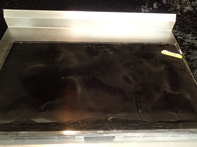 lot 9221 image: Samsung UN60JU6400F 60 Flat Screen with Cracked Screen
