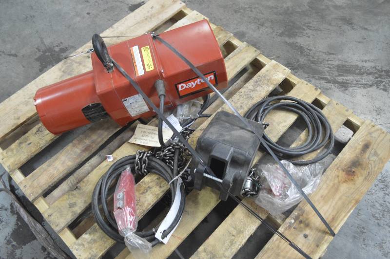lot 2001 image: 12 TON HOIST