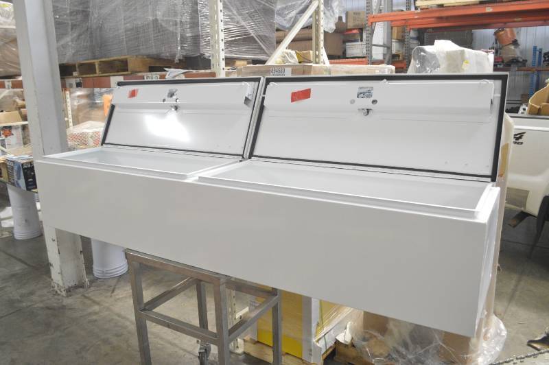 lot 2002 image: SUPER SIDE BOX
