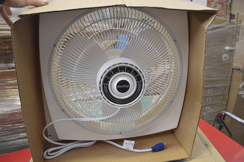 lot 2020 image: WINDOW FAN
