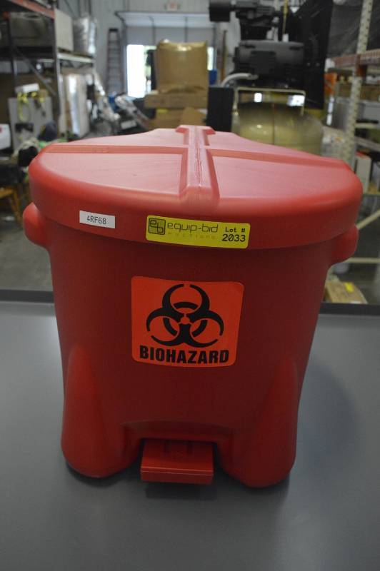 lot 2033 image: COMBUSTIBLE BIOHAZARD WASTE CONTAINER