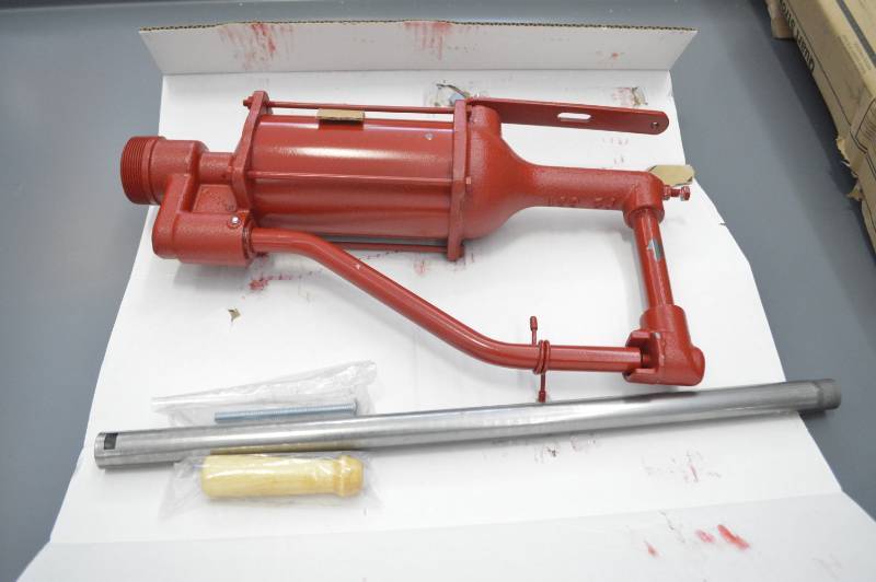 lot 2034 image: QUART STROKE PUMP
