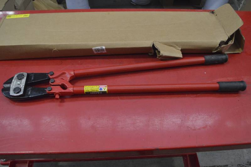 lot 2061 image: BOLT CUTTERS