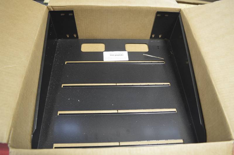 lot 2078 image: EQUIPMENT SHELF