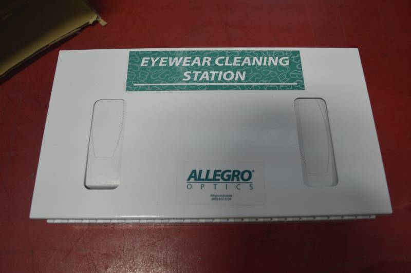 lot 2091 image: EYEWEAR CLEANING STATION