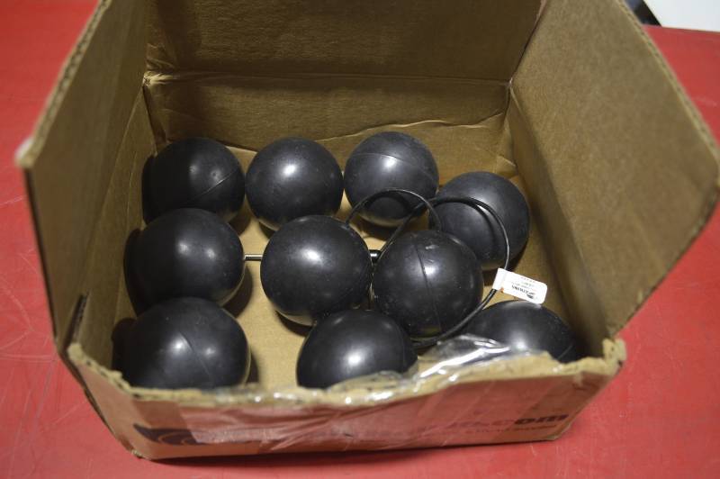 lot 2092 image: BOX OF HARDWARE