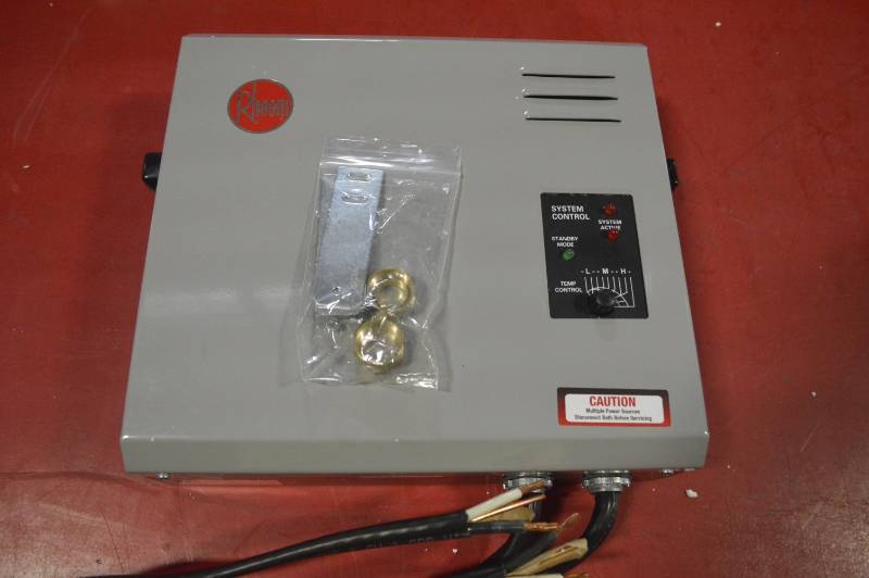 lot 2100 image: TANKLESS WATER HEATER