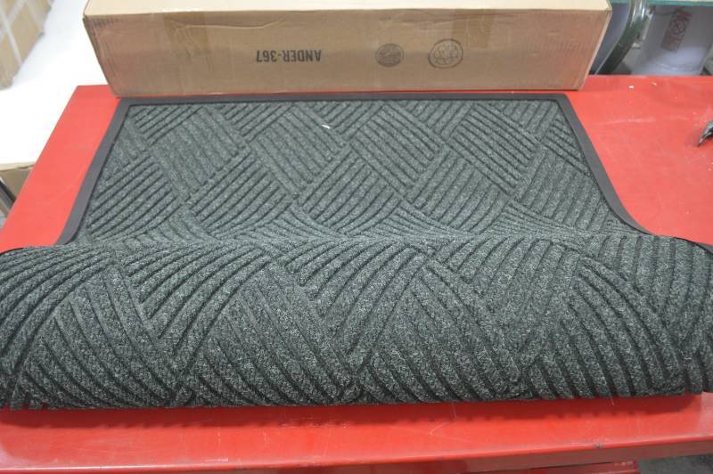 lot 2118 image: TRAFFIC MAT