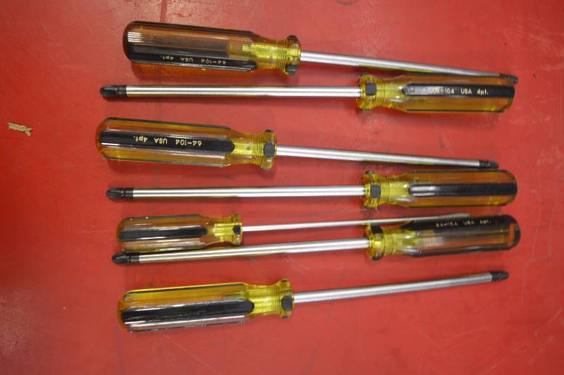 lot 2125 image: SCREWDRIVERS