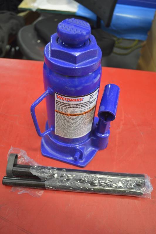 lot 2152 image: BOTTLE JACK