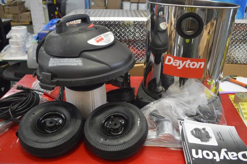 lot 2170 image: COMMERCIAL WETDRY VAC