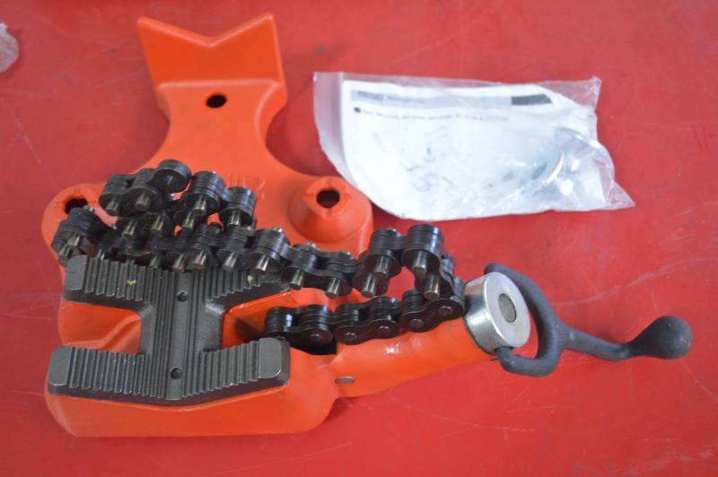 lot 2206 image: PIPE VISE