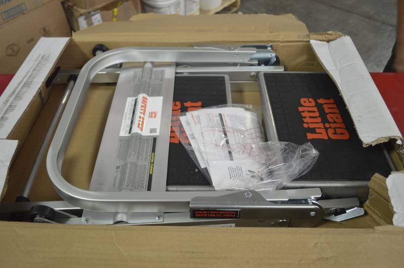 lot 2209 image: SAFETY STEP