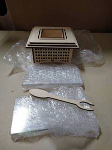 lot 4713 image: glass and wood square candle holder centerpiece